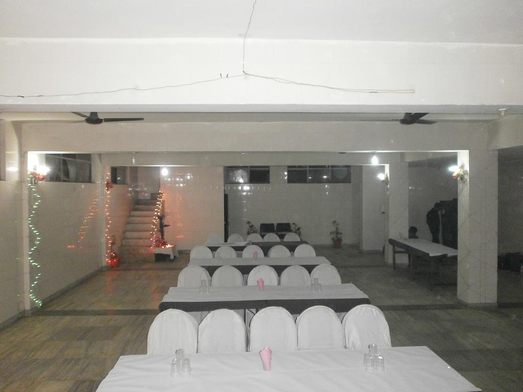 Hotel Safari Agra  Exterior photo