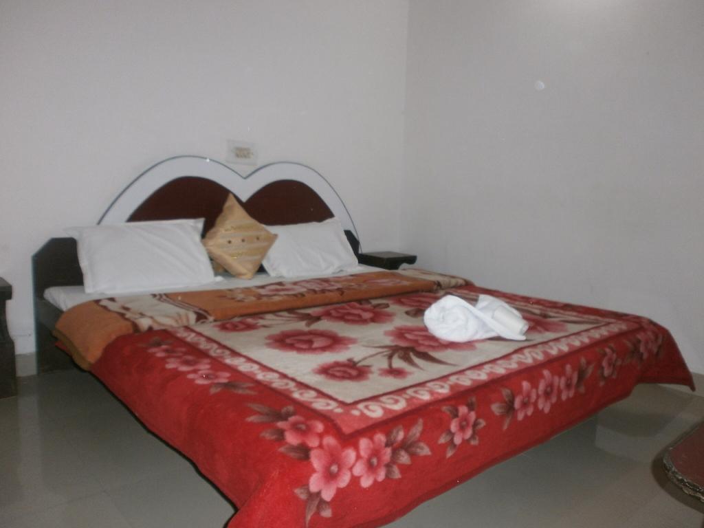 Hotel Safari Agra  Room photo