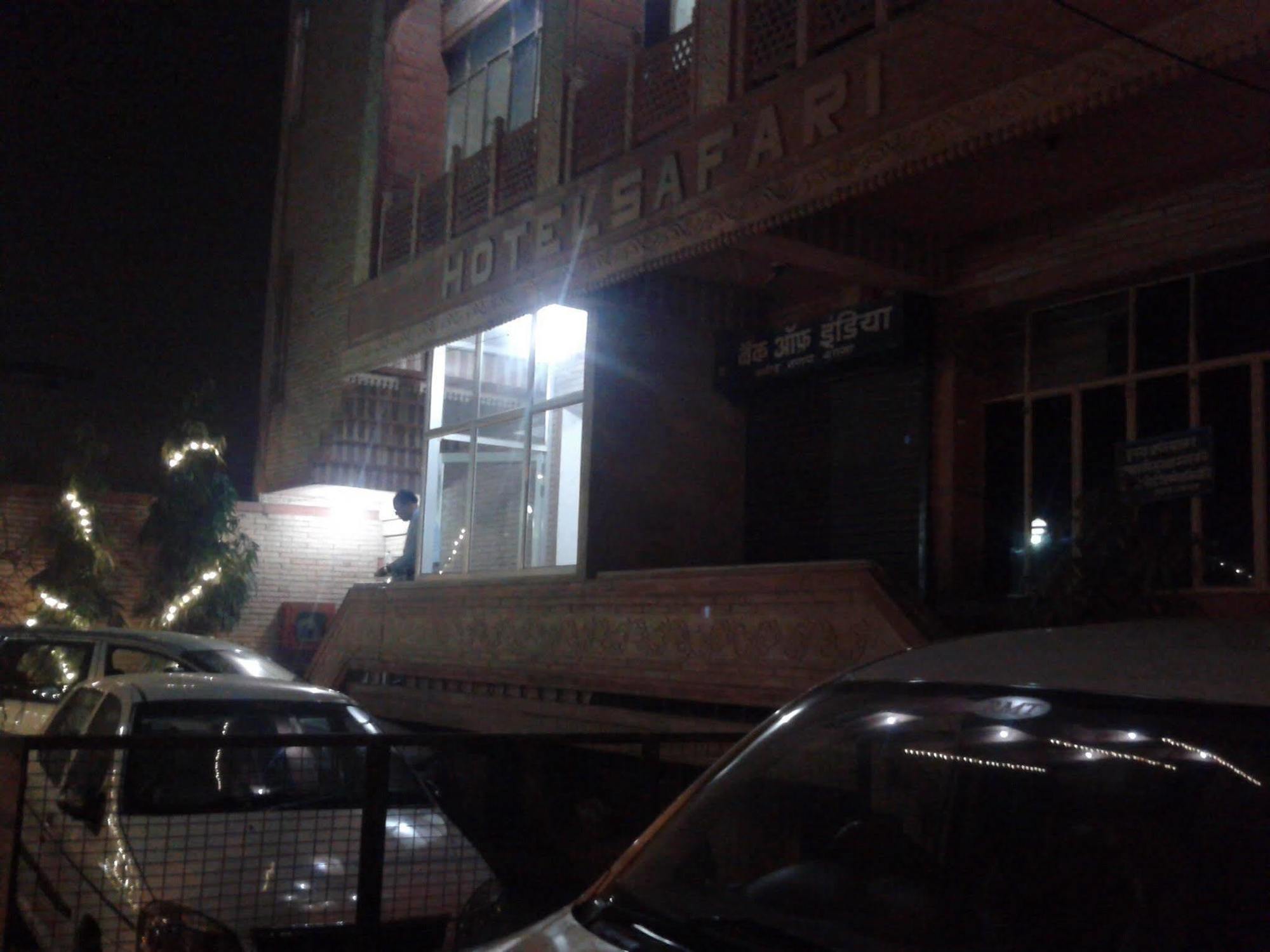 Hotel Safari Agra  Exterior photo