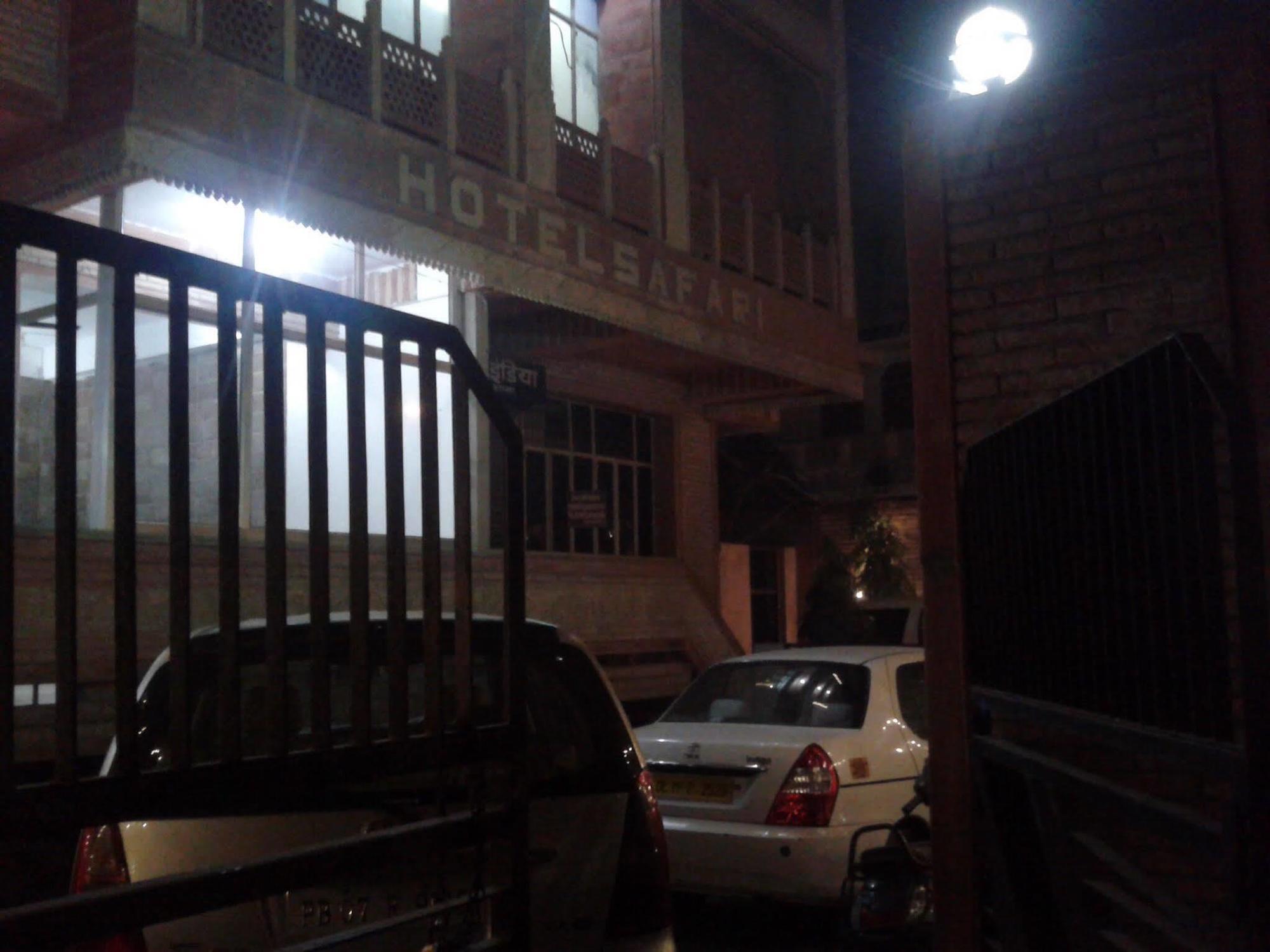 Hotel Safari Agra  Exterior photo