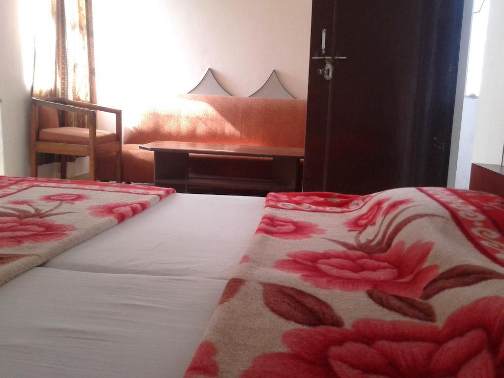 Hotel Safari Agra  Room photo